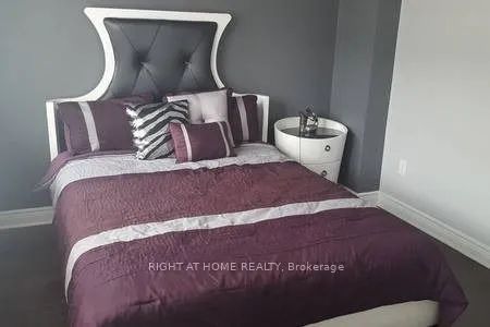 Condo Townhouse For Lease | W9232889 - Photo 2