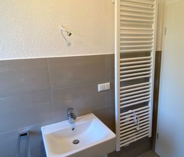 *** Riskieren Sie einen Blick! Charmante Altbauwohnung mit Duschbad... - Photo 1