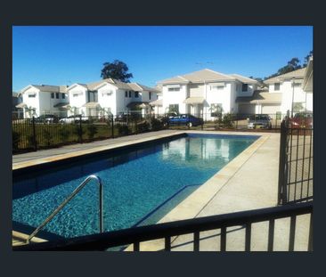 Top Quality, Spacious Townhouse.....Dont Forget The Pool - Photo 3