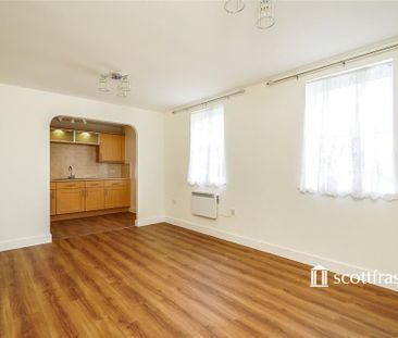 2 bedroom flat to rent - Photo 2
