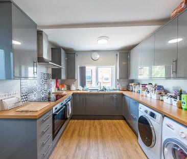 1 bedroom in a house share to rent - Photo 6