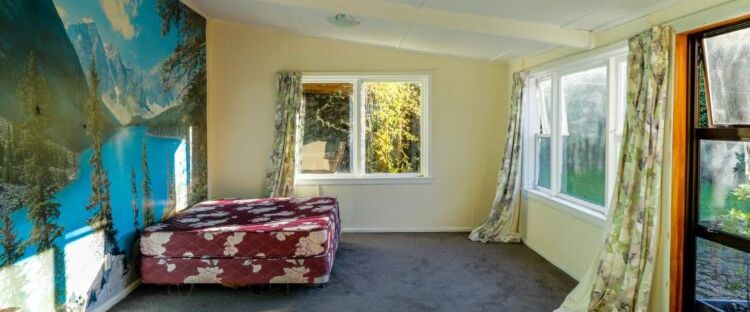 Large Bedroom in Shared Accommodation - Photo 1