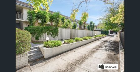 Chic Light-Filled Apartment in the Heart of Mentone. - Photo 5
