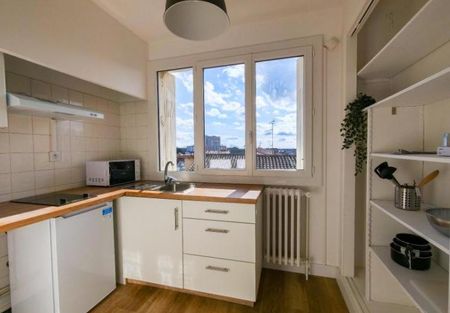 Grand studio 35 m2 meublé Côte Pavée / Guilhemery - Photo 4