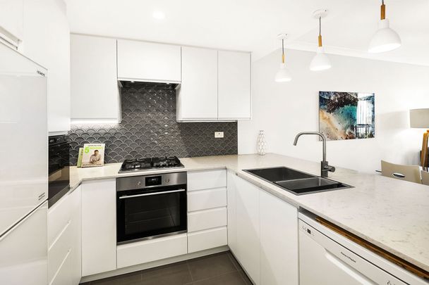 Collaroy, 12/7-11 Collaroy Street - Photo 1