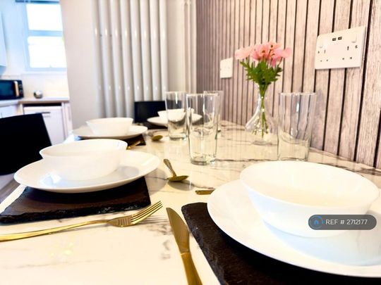 1 bedroom in a house share to rent - Photo 1