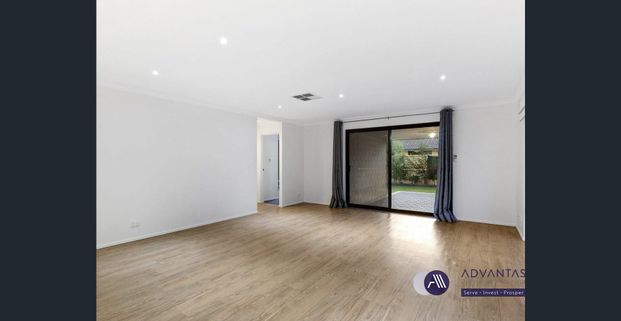 Beautiful and Comfortable Living in this 4 bedroom, 2 bathroom family home + office or 5th Bedroom! - Photo 1