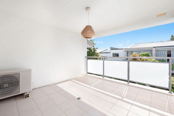 Luxurious Modern Apartment - Photo 1