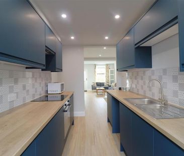 2 bedroom terraced house to rent - Photo 4