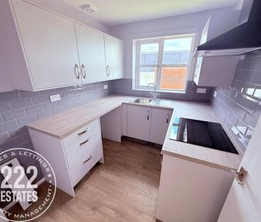 1 bedroom penthouse to rent - Photo 2
