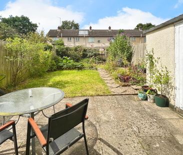 47 Larch Grove, Dunmurry, Belfast, BT17 9QG - Photo 2