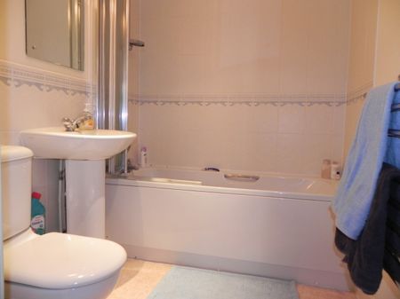 2 bed Flat for Rent - Photo 5