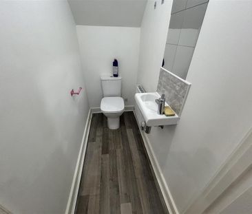 2 bedroom end of terrace house to rent - Photo 2