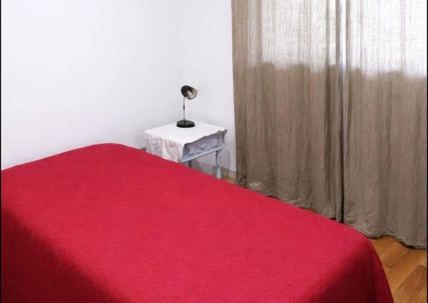 Alugo quarto em T3 junto ao El Corte Ingles