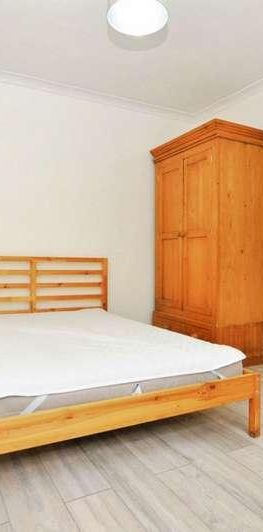 Pembroke Place, TW7 - Photo 1