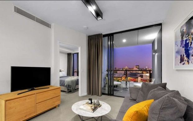 Best location in South Brisbane with City & River Views - Photo 1