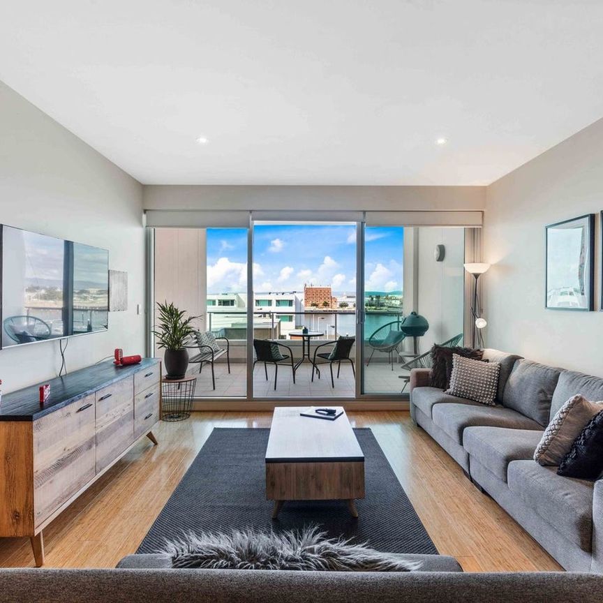 Luxury Waterfront Apartment – Furnished & Equipped – Available January 13 2026 - Photo 1