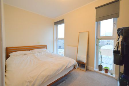 2 Bed Flat, Cubitt Apartments, SW11 - Photo 3