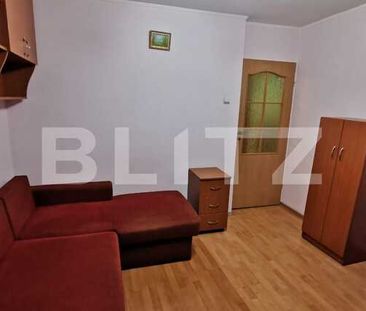 Apartament cu 3 camere, decomandat, 70 de mp, cu loc de parcare, zona Aurel Vlaicu - Fotografie 2