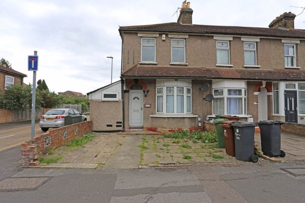 Price £2,200 pcm - Available Now - Unfurnished - Photo 1