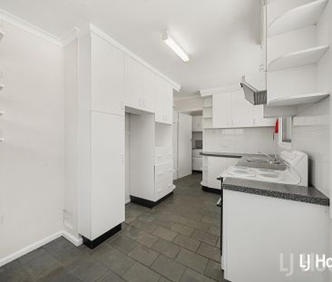 Spacious Three-Bedroom Home - Photo 4