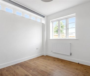 Newly refurbished one bedroom apartment with its own private front ... - Photo 4