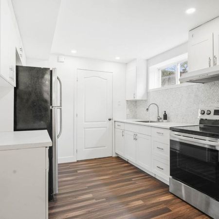 ⭐️ Bachelor 3 1/2 entièrement rénové tout compris meublé - Repentigny ⭐ - Photo 4