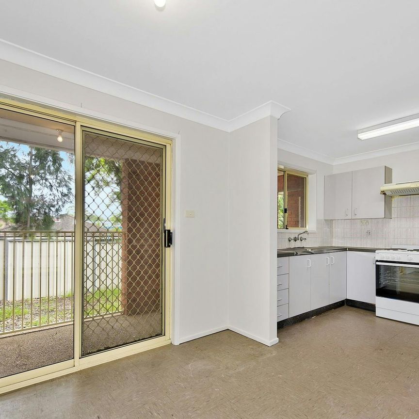 THREE BEDROOM TOWNHOUSE - Photo 1