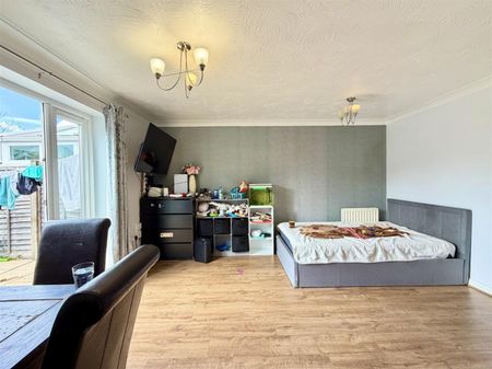 2 Bedroom House To Let - Photo 3