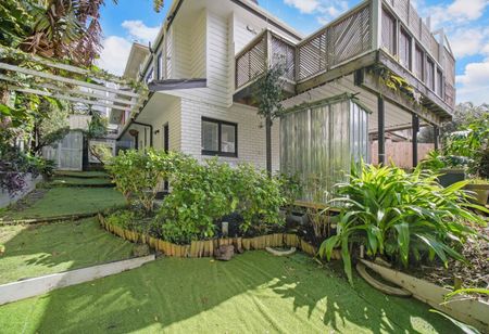 Stylish Parnell Townhouse in Double Grammar Zone – Prime Location! - Photo 5