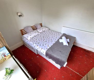 Croft, Bournemouth, BH1 - Photo 3