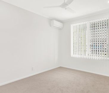 Renovated post War - Photo 6