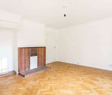 A two bedroom cottage set within the conservation area of St Albans. - Photo 1