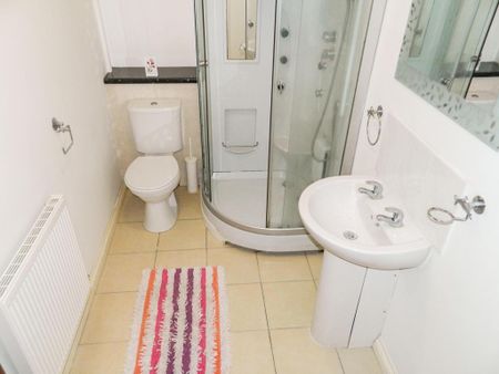 2 bedroom flat to rent - Photo 5