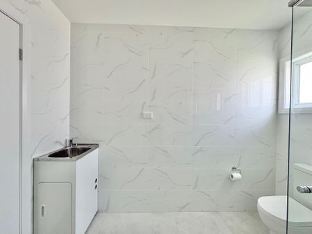 Brand New! - Photo 4