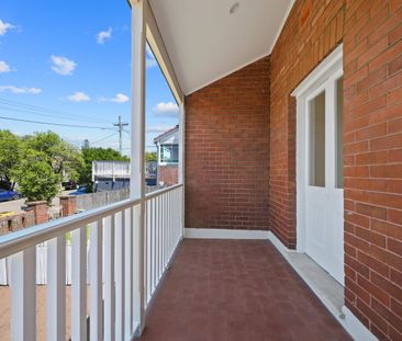 Beautifully Renovated Home in Prime Marrickville Location - Photo 5