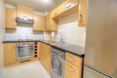 2 bedroom flat to rent - Photo 4
