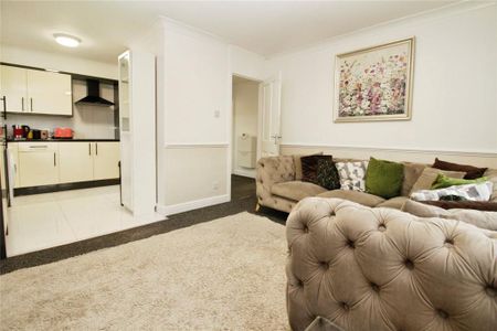 2 bedroom maisonette to rent - Photo 2