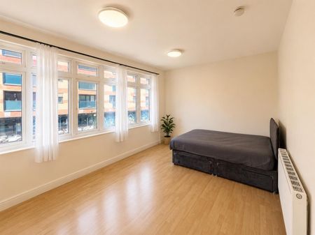 3 Bedroom Flat To Let - Photo 2