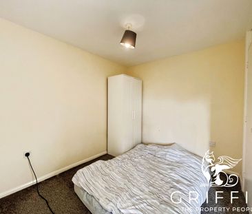 Falcon Avenue, Grays, RM17 - Photo 2