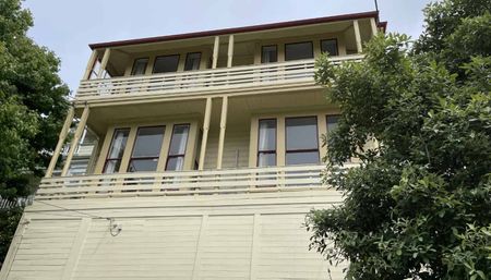 Historic Upstairs Home - Photo 5