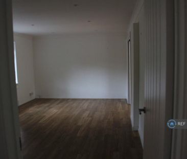 4 bedroom detached house to rent - Photo 3