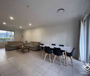 Stunning 3-Bedroom Townhouse â Ideal for Families or Professional... - Photo 4