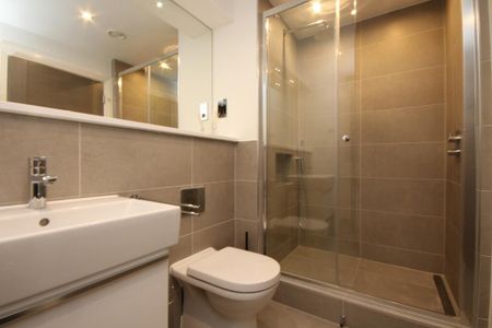 3 bedroom penthouse to rent - Photo 2