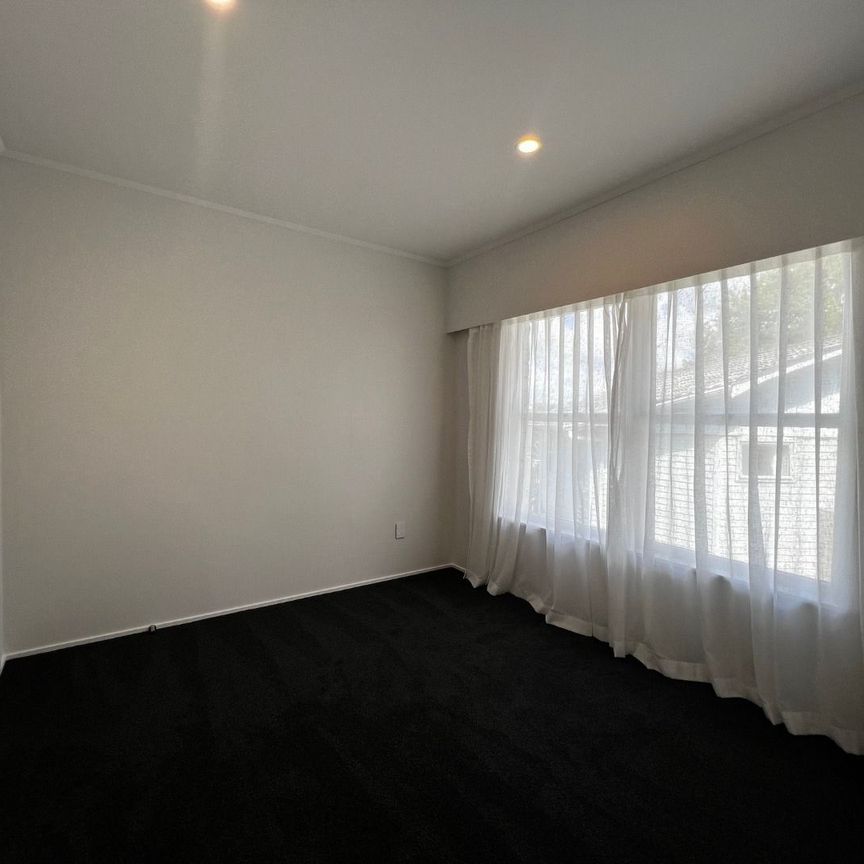 Stylish & Fully Renovated Gem Ã¢€“ Pet Friendly! - Photo 1