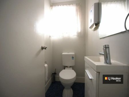 “Charming 3-Bedroom for Lease at Leumeah” - Photo 3