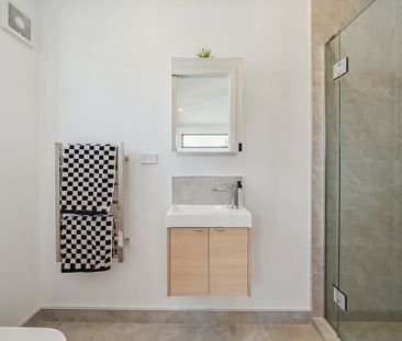 Modern 2 bed, 2 bath Townhouse in Waterloo - Photo 4