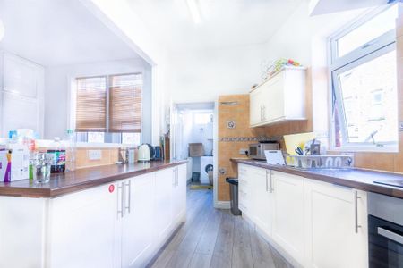 4 bedroom terraced house to rent - Photo 3