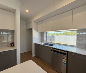 Stunning & Brand New - Photo 5