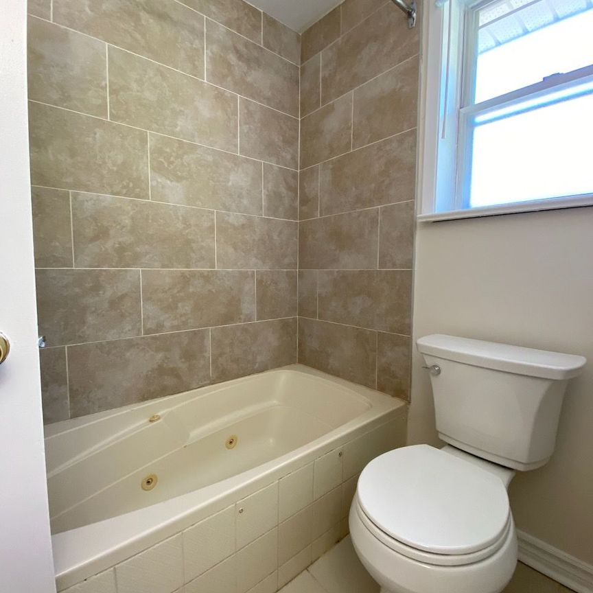 For Lease - 135 Willow Lane Unit# Main, Newmarket, Ontario - Photo 1